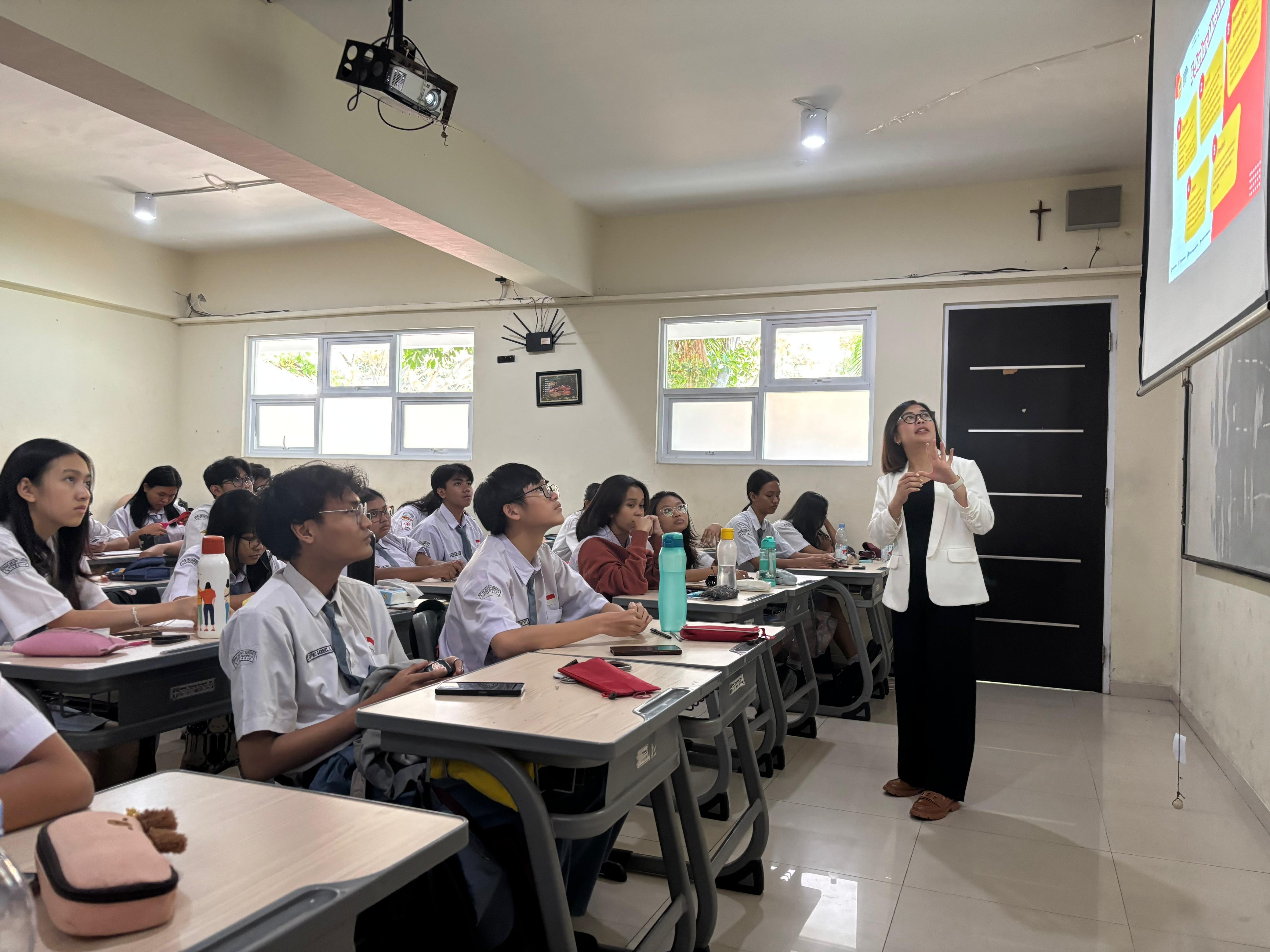 Sosialisasi Pengenalan Kmpus di SMAS Katolik Untung Suropati Sidoarjo 