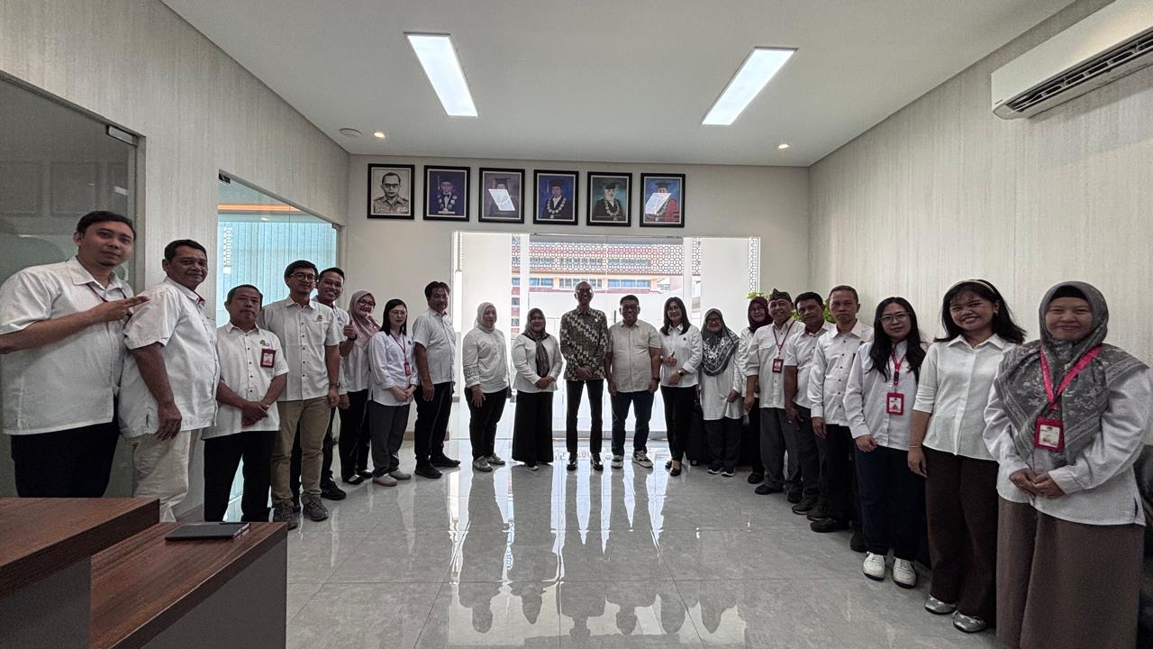 Jajaran Dekanat dan Tendik FISIP Untag Surabaya Bersilaturahmi ke Rektorat